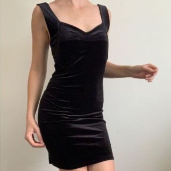 Forever 21 Dresses & Skirts - Forever 21 small velvet dress